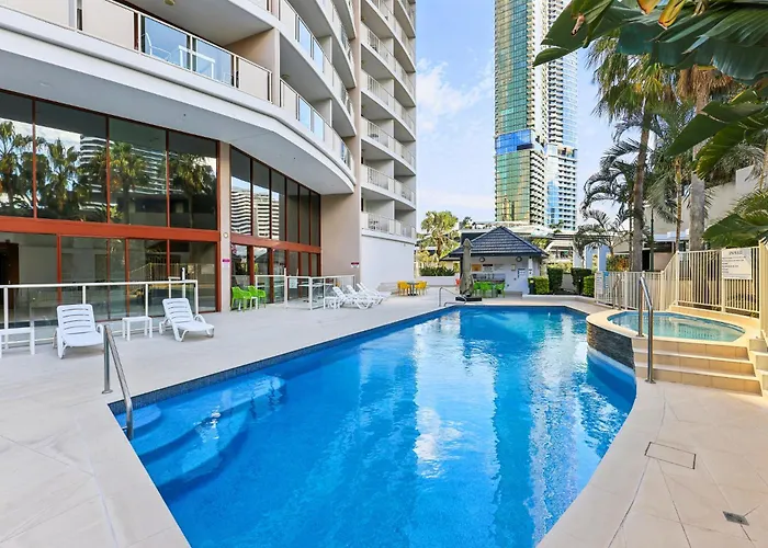 Spacious 1-Bed With Pool & Sauna In Broadbeach